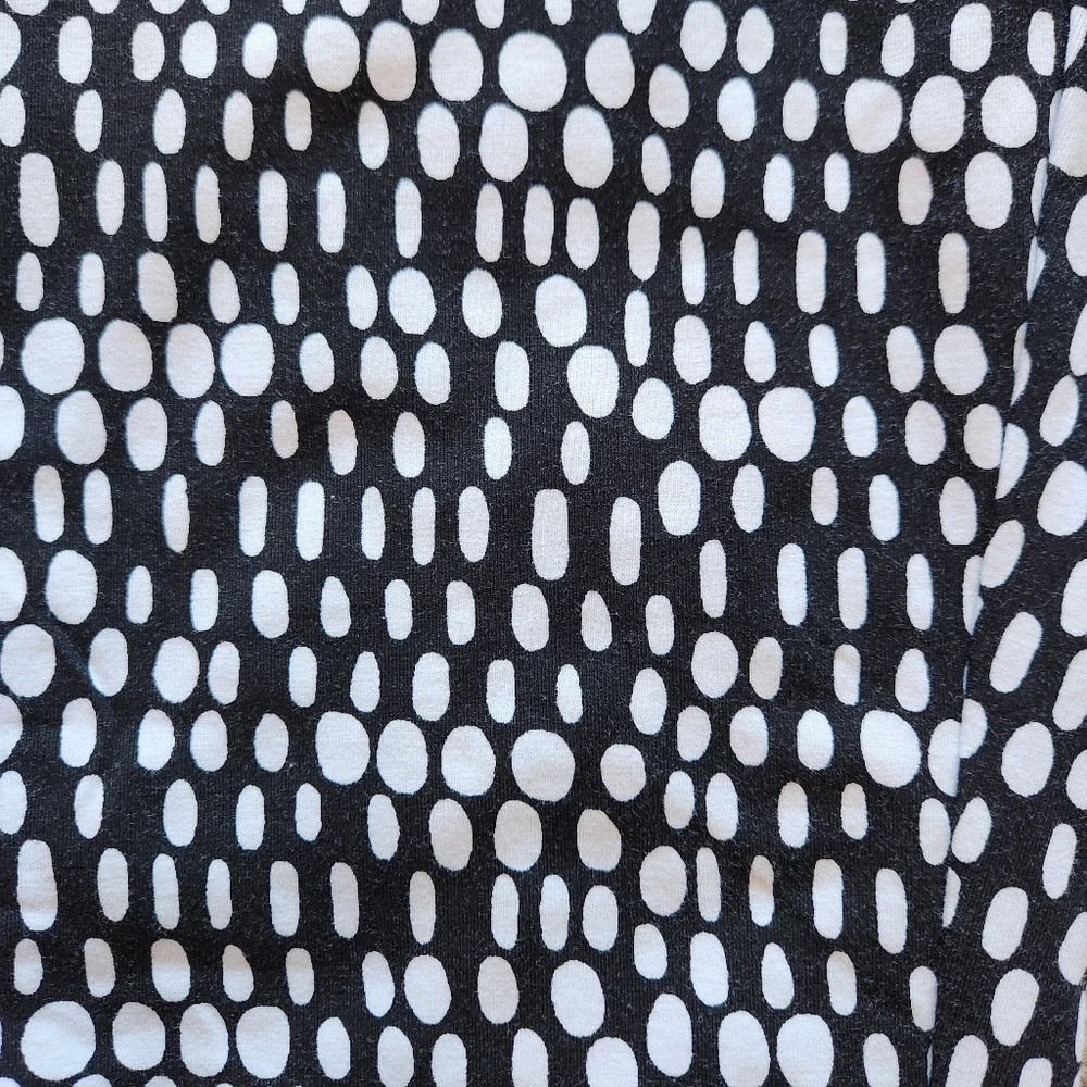 Chico's Zenery legging Size 8 or Chico's 1 Color Black with White dot pattern - Picture 15 of 16
